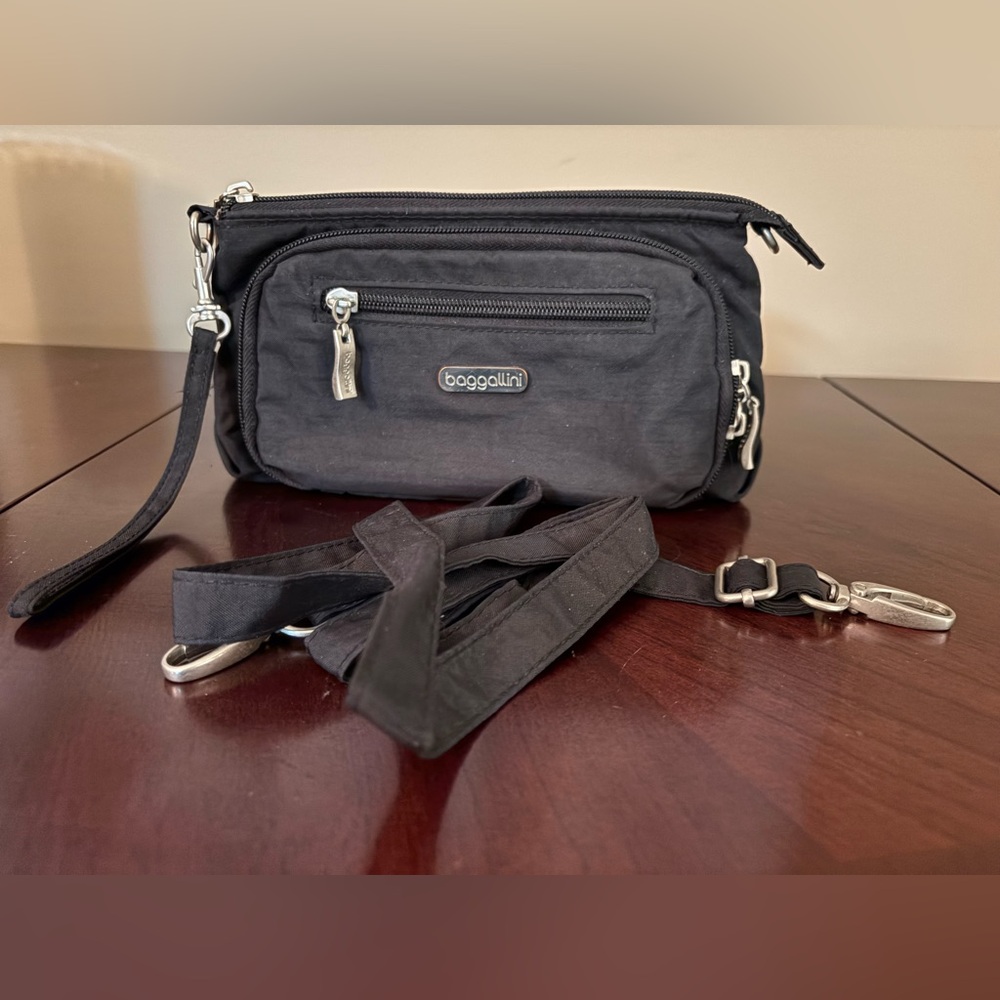 Baggallini - versatile crossbody bag - Black